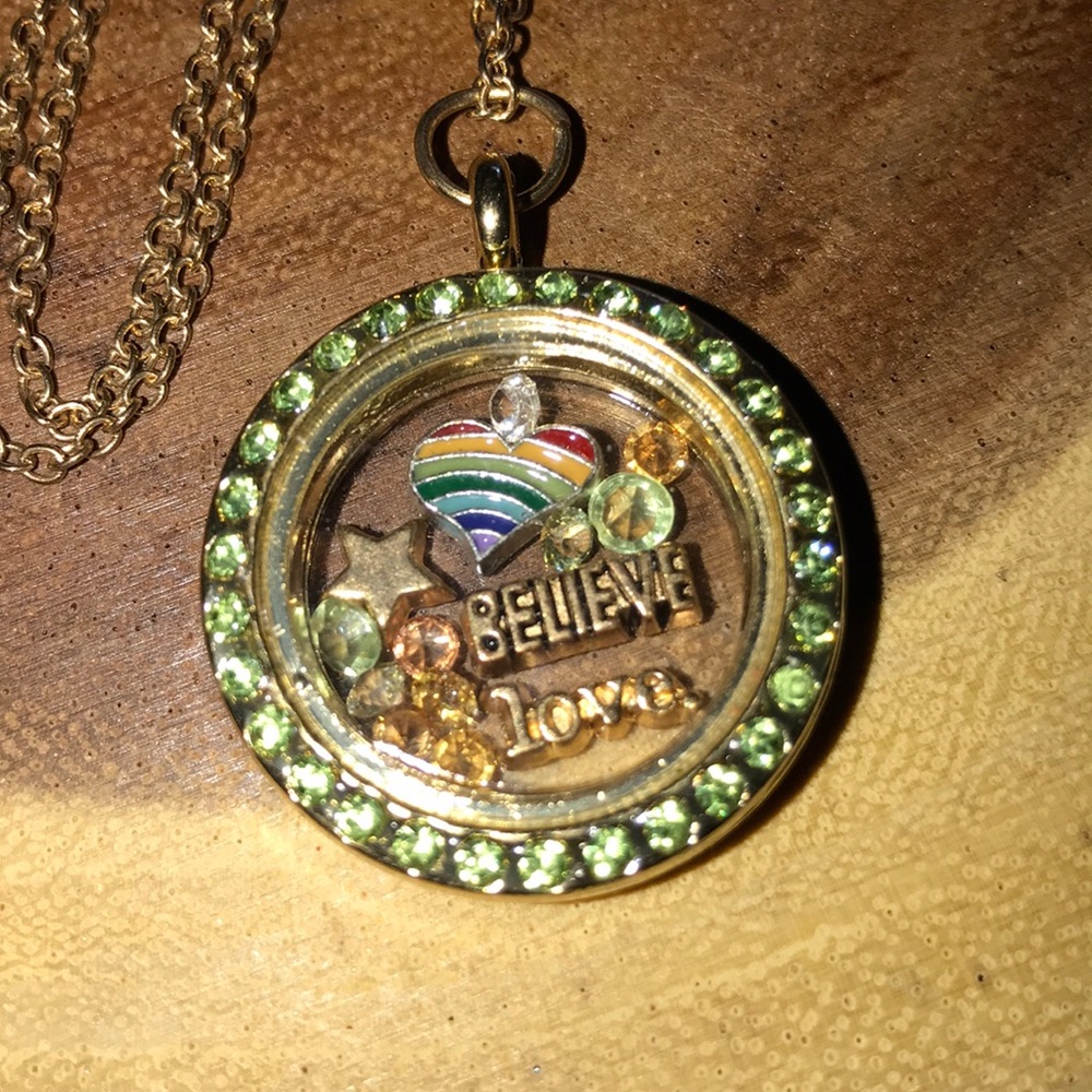 NWOT Gay Pride 🏳️‍🌈 Floating Charm Necklace